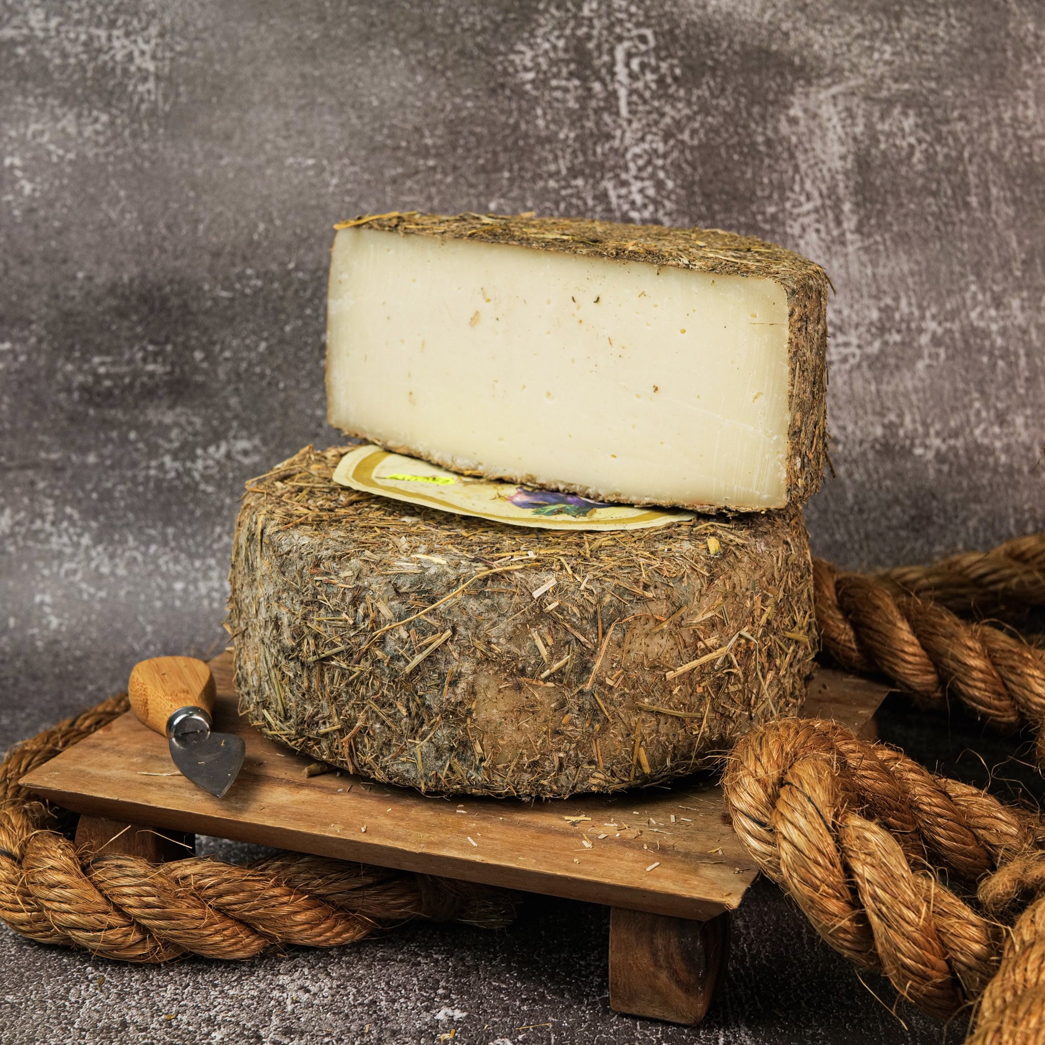 Pecorino Paglia e Fieno della Garfagnana