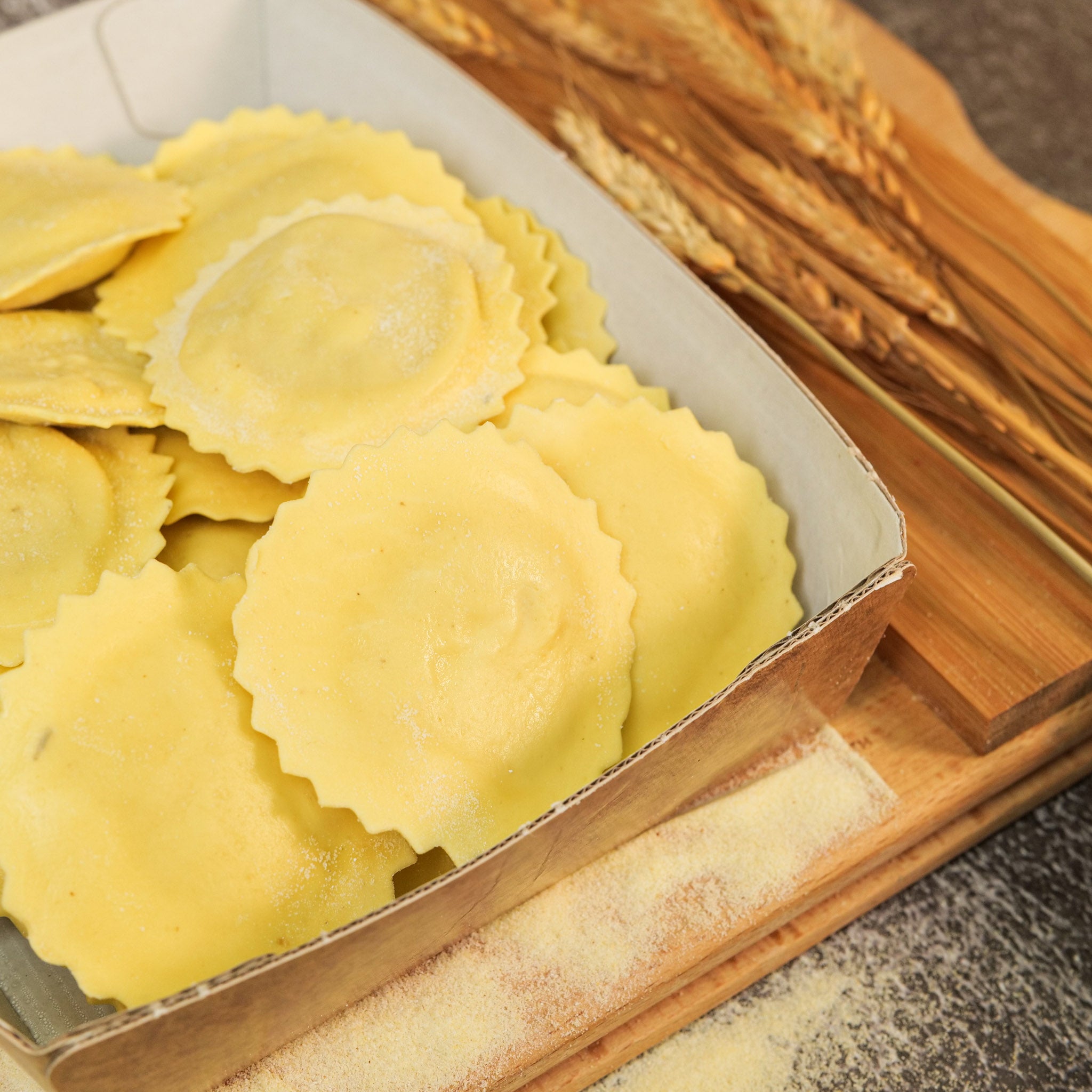 Tortelli di Pasta Fresca Ripieni di Carne di Suino