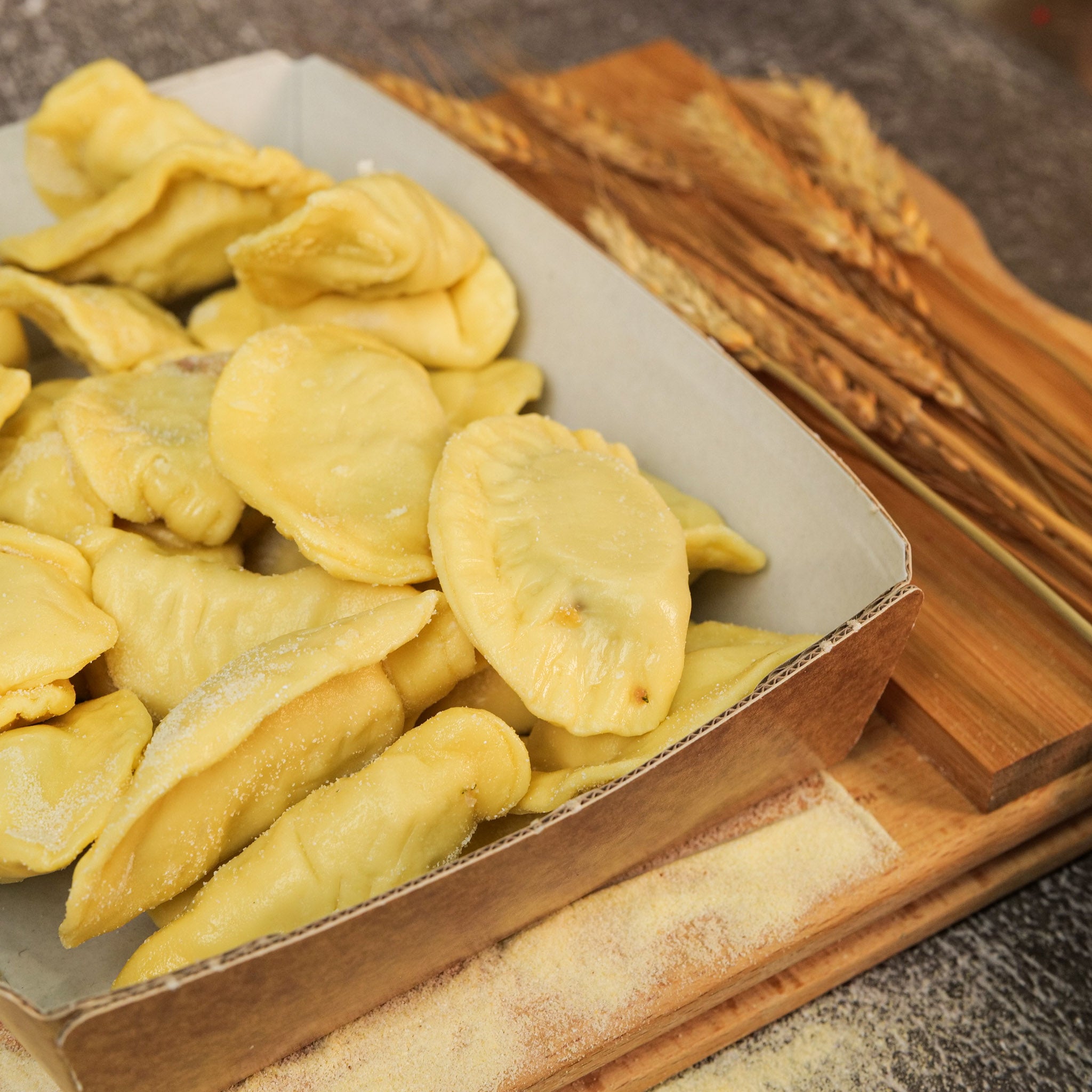 Tortelli di Pasta Fresca ripieni di Carne di Suino